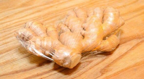 Storing the ginger in a vacuum bag
